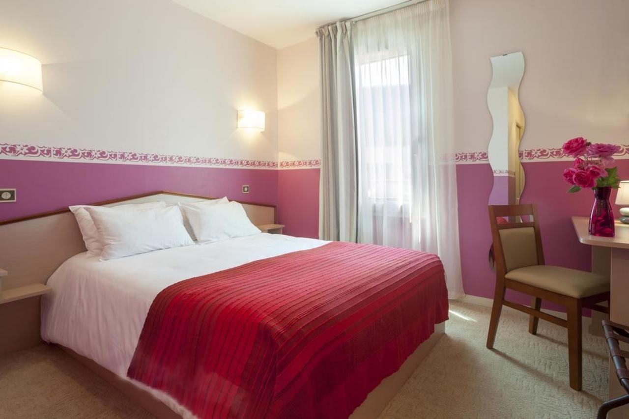 Brit Hotel Le Lion D'Or Шинон Экстерьер фото