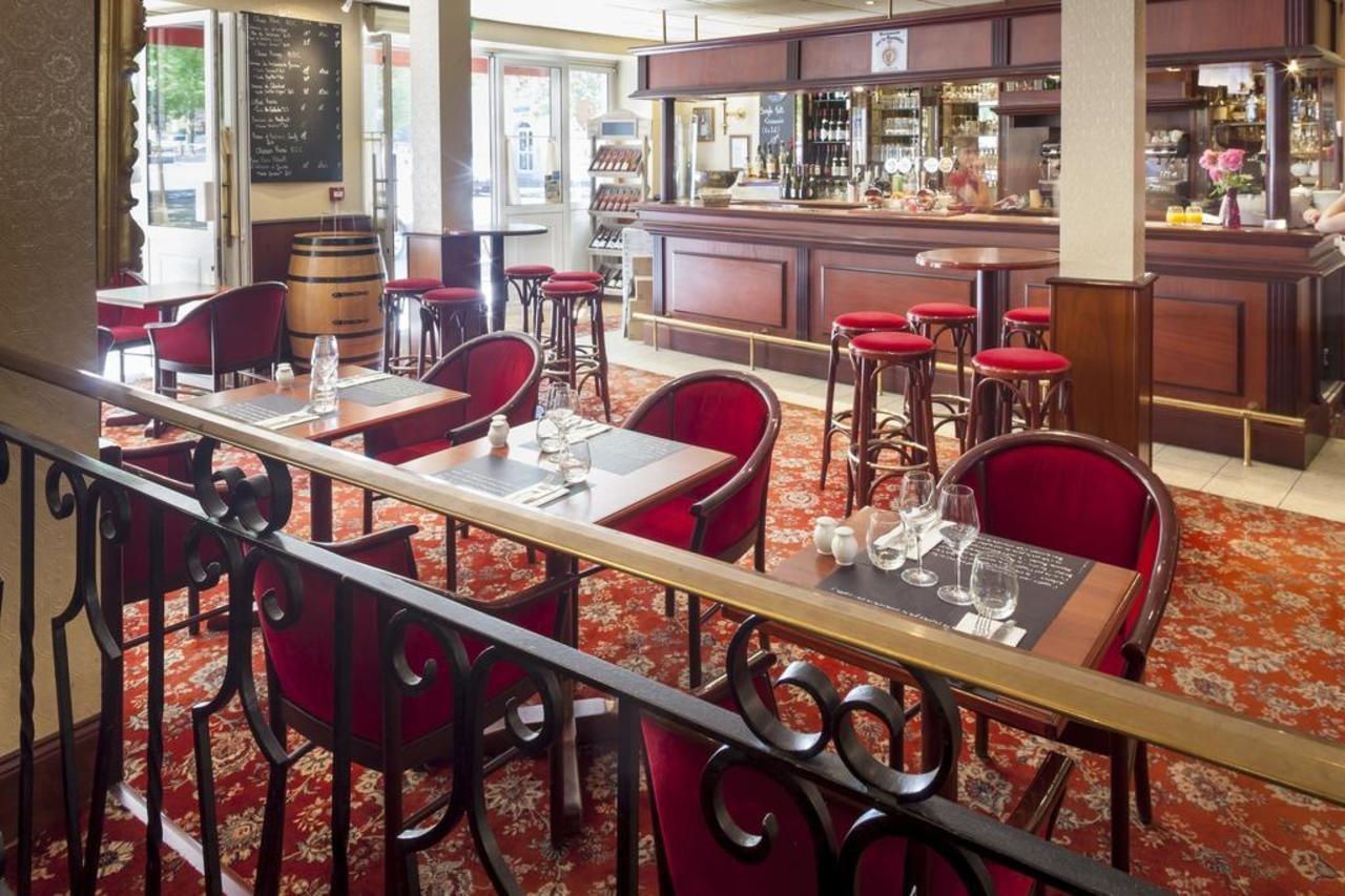 Brit Hotel Le Lion D'Or Шинон Экстерьер фото