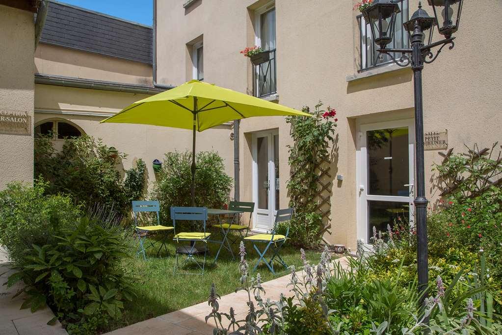 Brit Hotel Le Lion D'Or Шинон Экстерьер фото