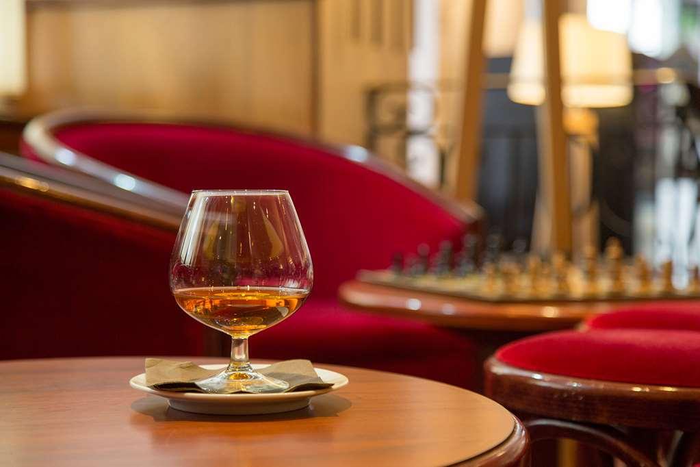 Brit Hotel Le Lion D'Or Шинон Удобства фото