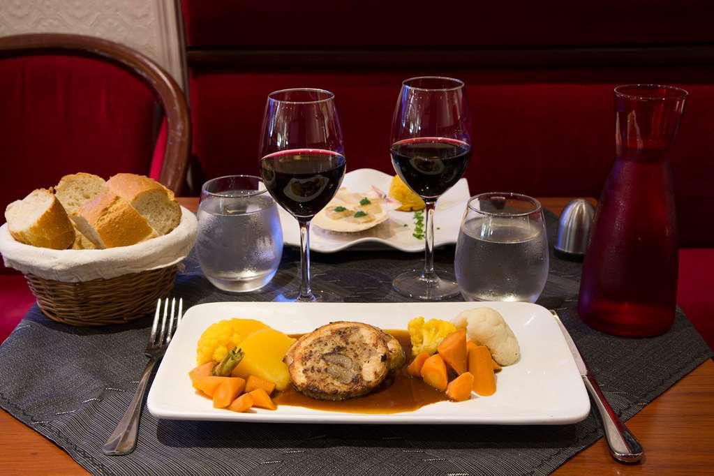 Brit Hotel Le Lion D'Or Шинон Ресторан фото