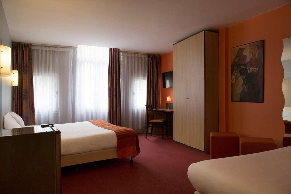 Brit Hotel Le Lion D'Or Шинон Номер фото