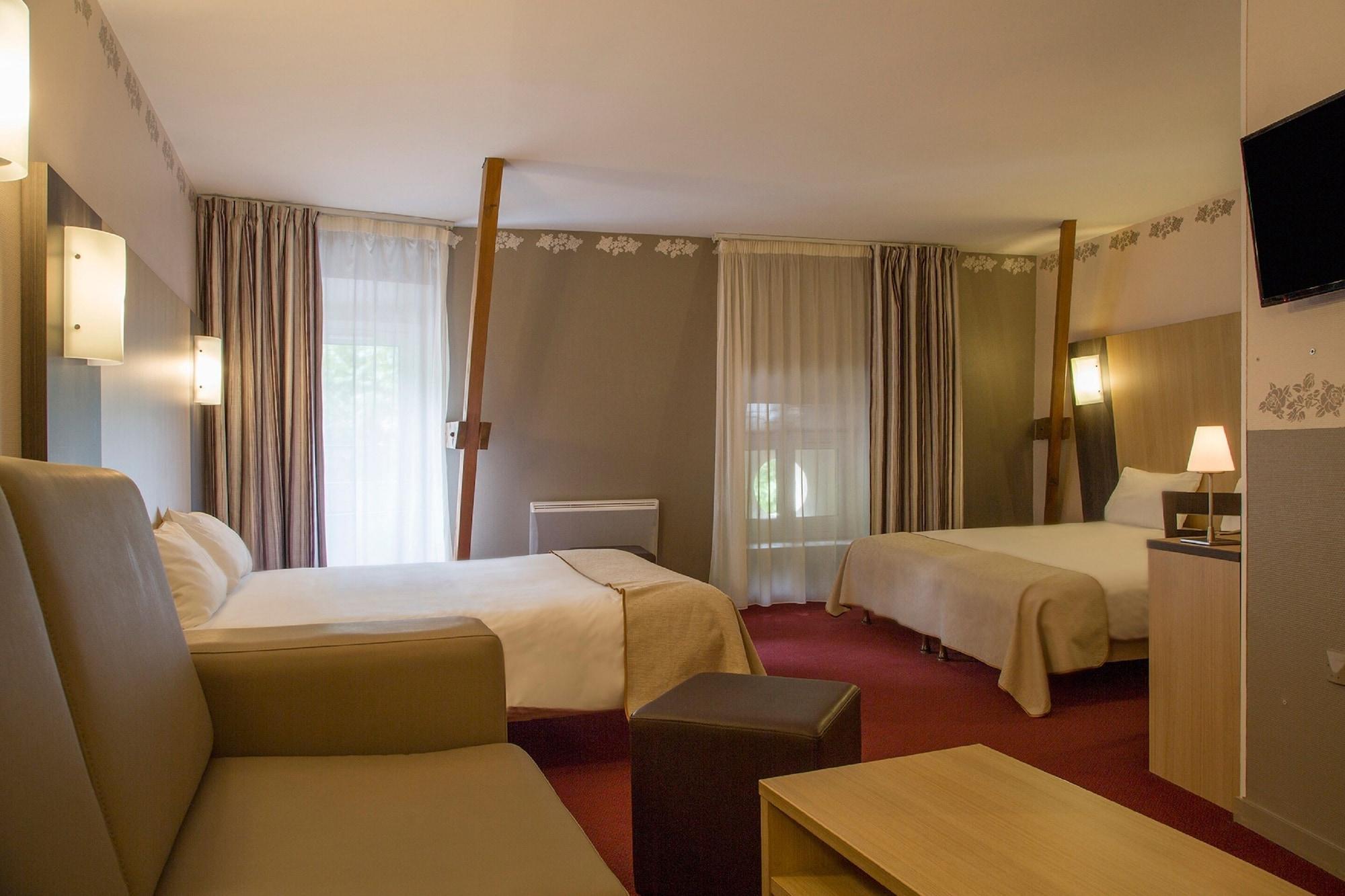Brit Hotel Le Lion D'Or Шинон Экстерьер фото