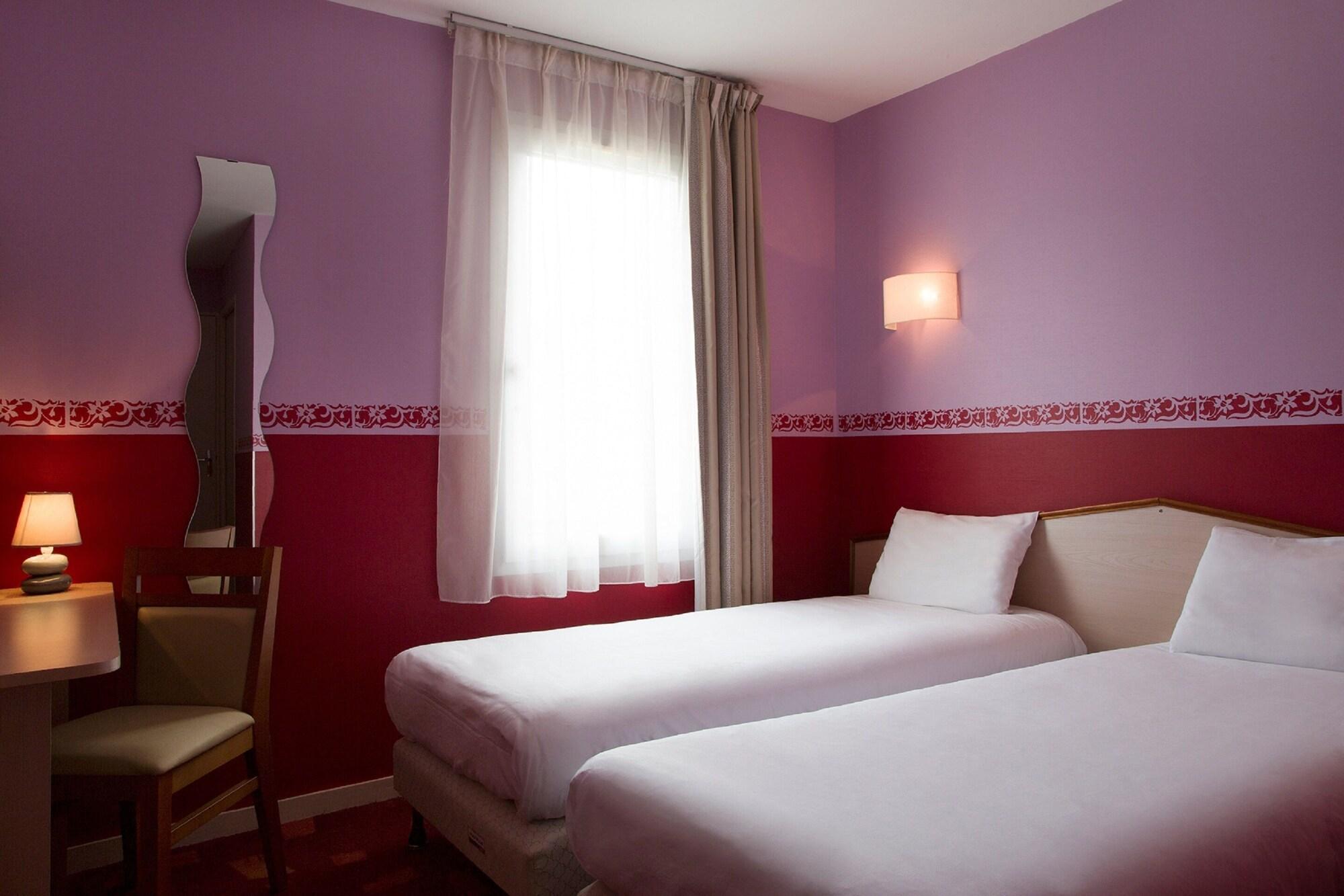 Brit Hotel Le Lion D'Or Шинон Экстерьер фото