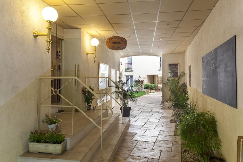Brit Hotel Le Lion D'Or Шинон Экстерьер фото