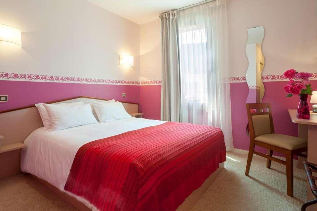 Brit Hotel Le Lion D'Or Шинон Номер фото