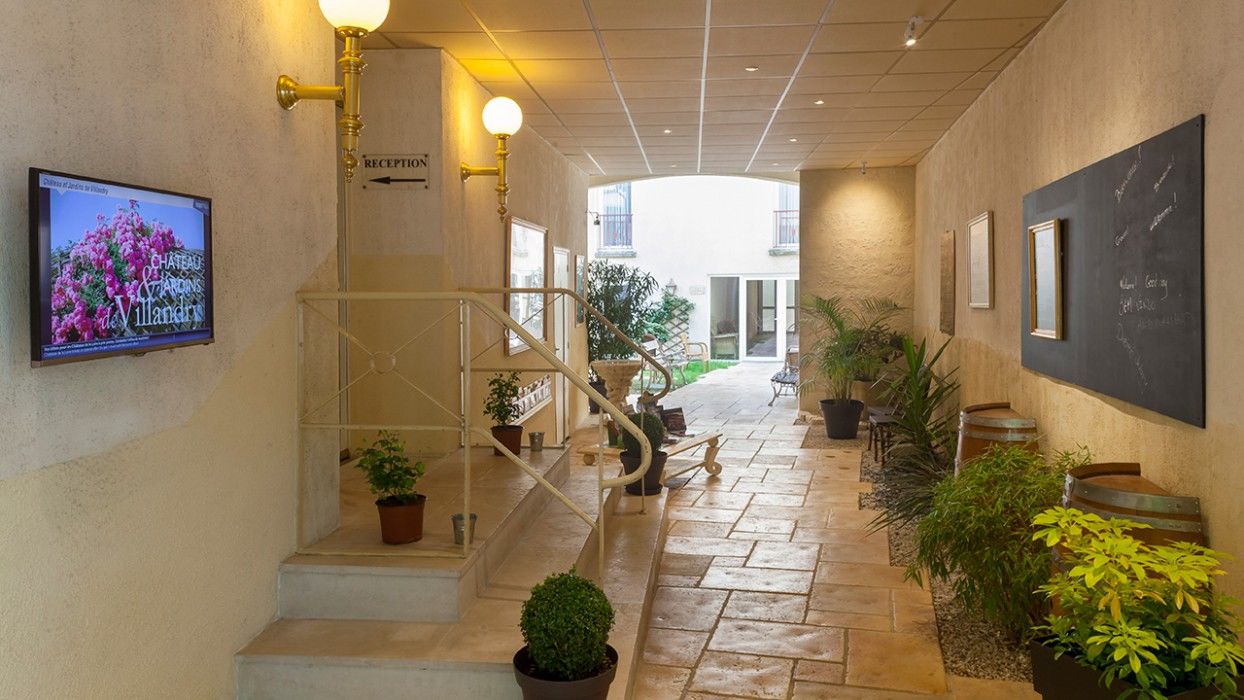 Brit Hotel Le Lion D'Or Шинон Экстерьер фото