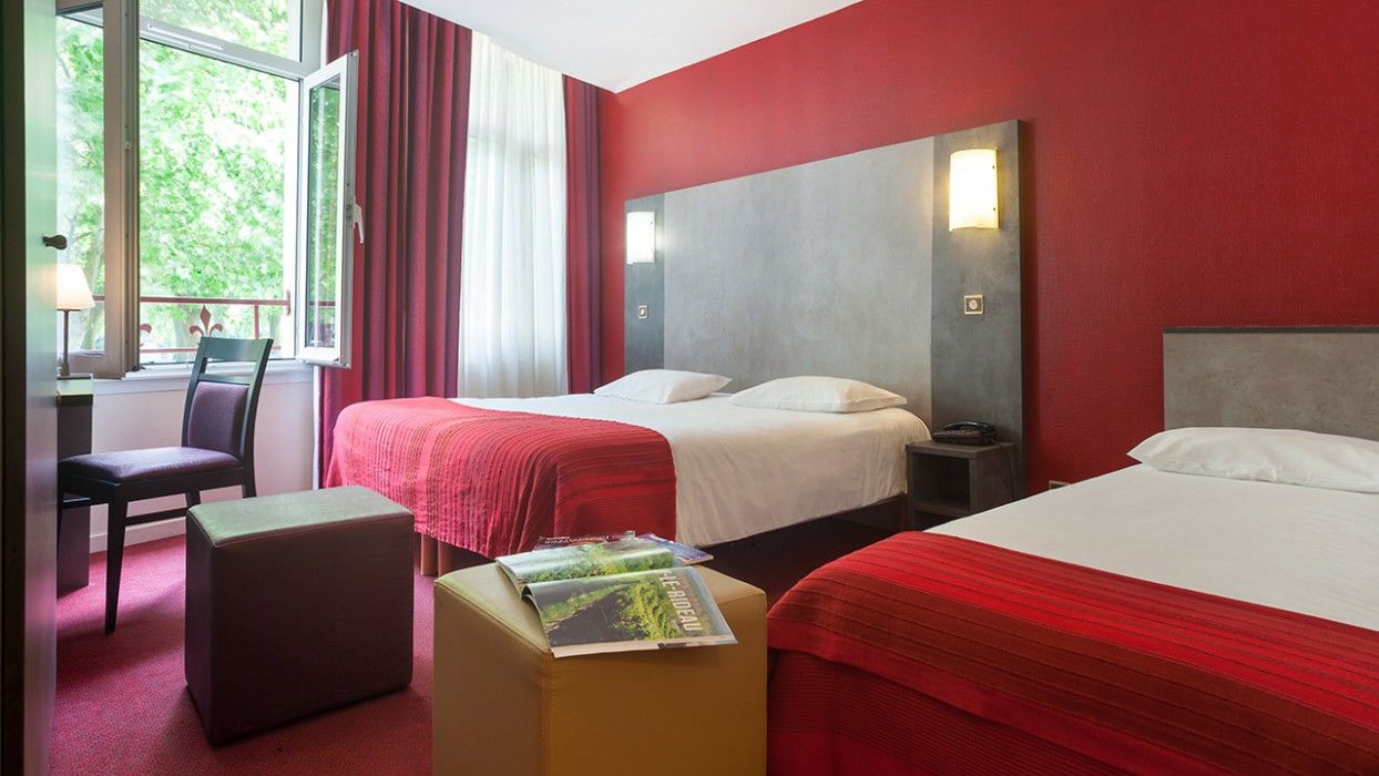 Brit Hotel Le Lion D'Or Шинон Экстерьер фото