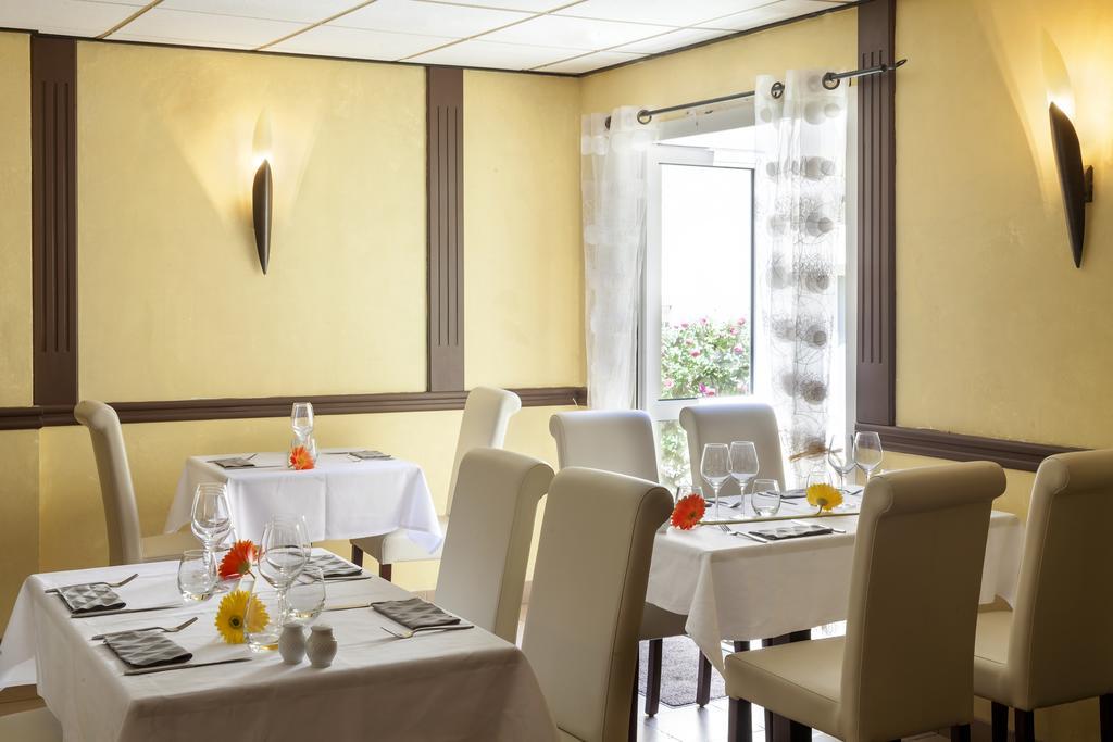 Brit Hotel Le Lion D'Or Шинон Экстерьер фото